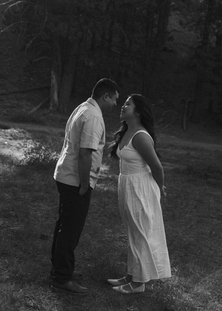 couple leaning in for a kiss